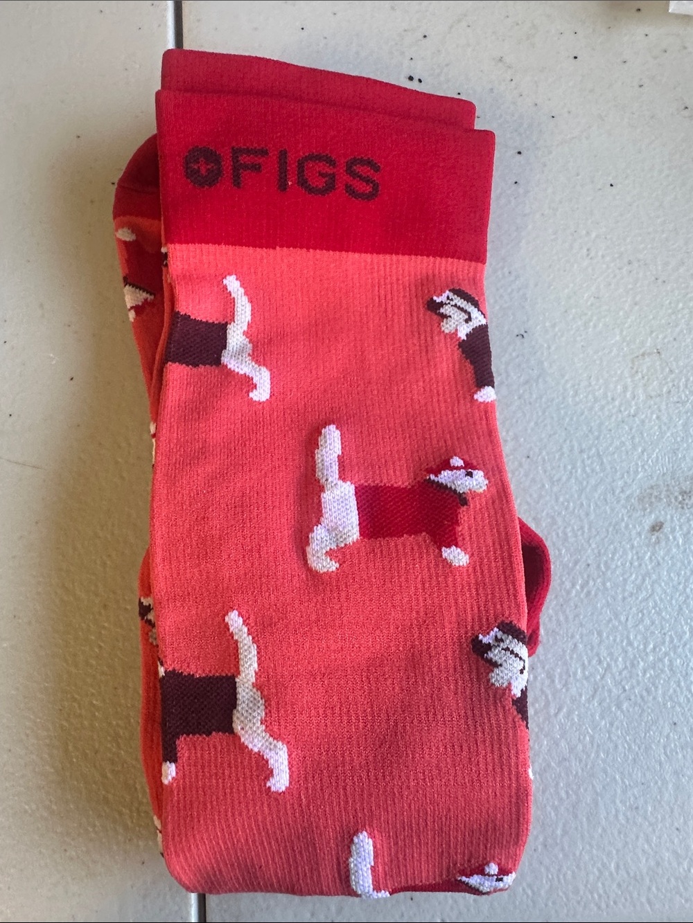 Figs Coral-Red Dog Print High Knee Compression Socks
R0184